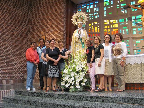 elche_junto_a_la_virgen