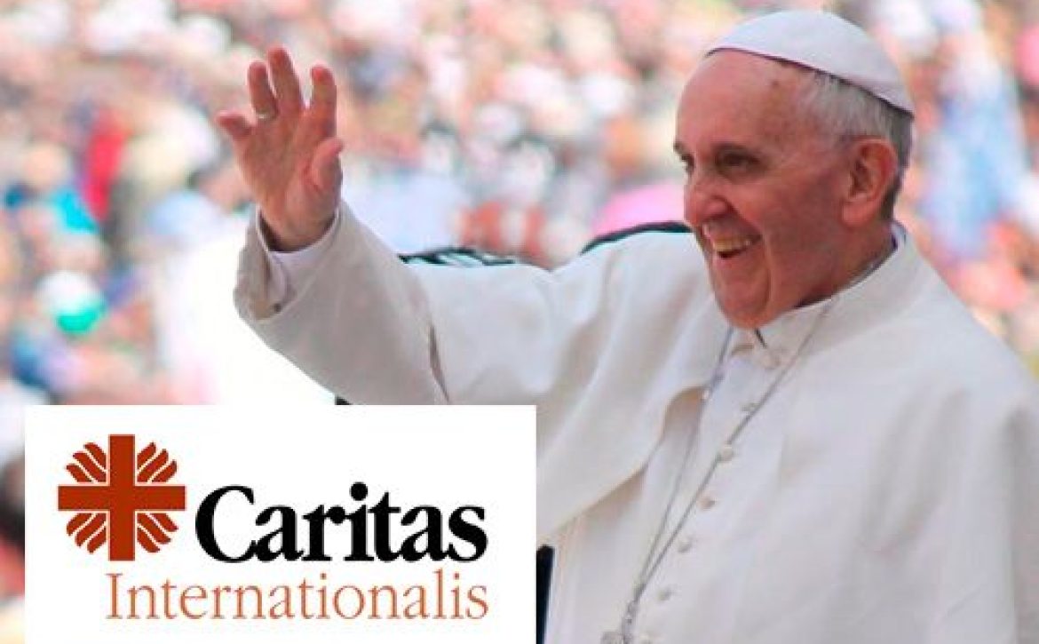 el-papa-francisco-con-caritas