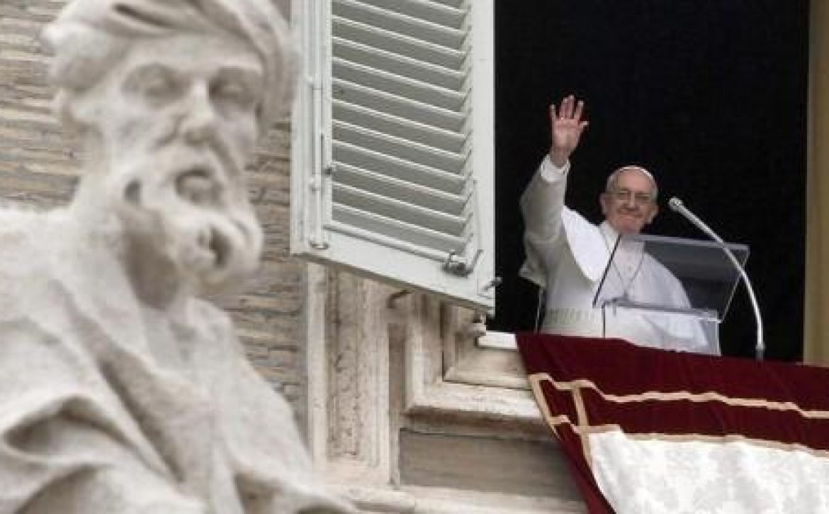 el-papa-en-el-angelus_560x280
