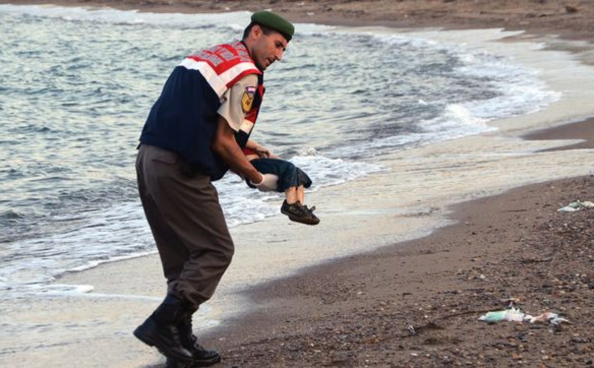 paramilitar-diezpersonas-Kos-AP-PhotoDHA_EDIIMA20150902_0615_21