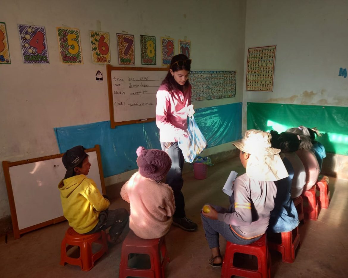 meriendas-en-el-apoyo-escolar.-Barrio-Lindo-Potosi